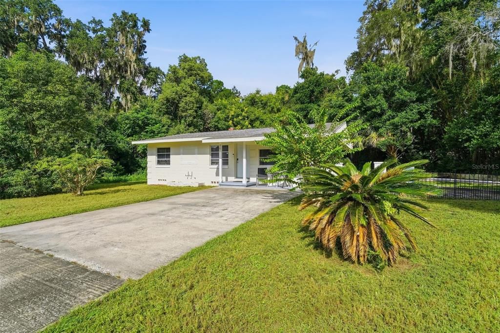 For Sale: $249,000 (2 beds, 1 baths, 1139 Square Feet)