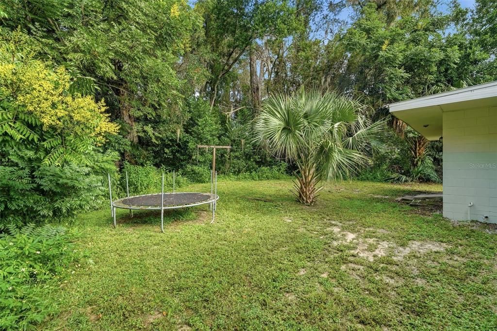For Sale: $249,000 (2 beds, 1 baths, 1139 Square Feet)