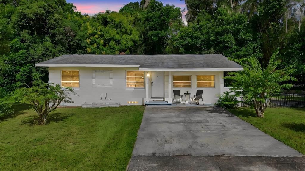 For Sale: $249,000 (2 beds, 1 baths, 1139 Square Feet)