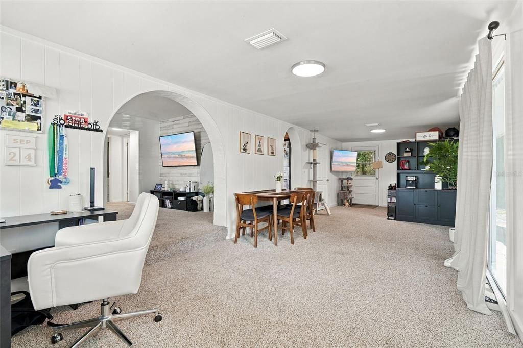 For Sale: $249,000 (2 beds, 1 baths, 1139 Square Feet)