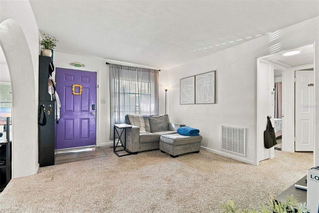 For Sale: $249,000 (2 beds, 1 baths, 1139 Square Feet)