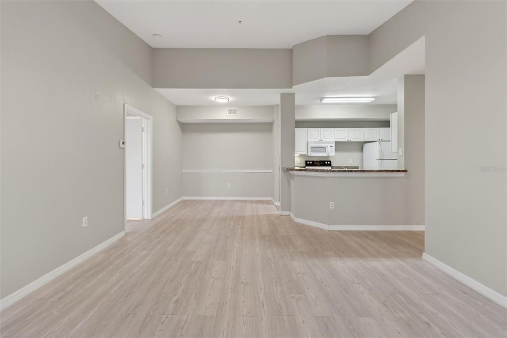 На продажу: $138,000 (2 спален, 2 ванн, 1073 Квадратных фут)