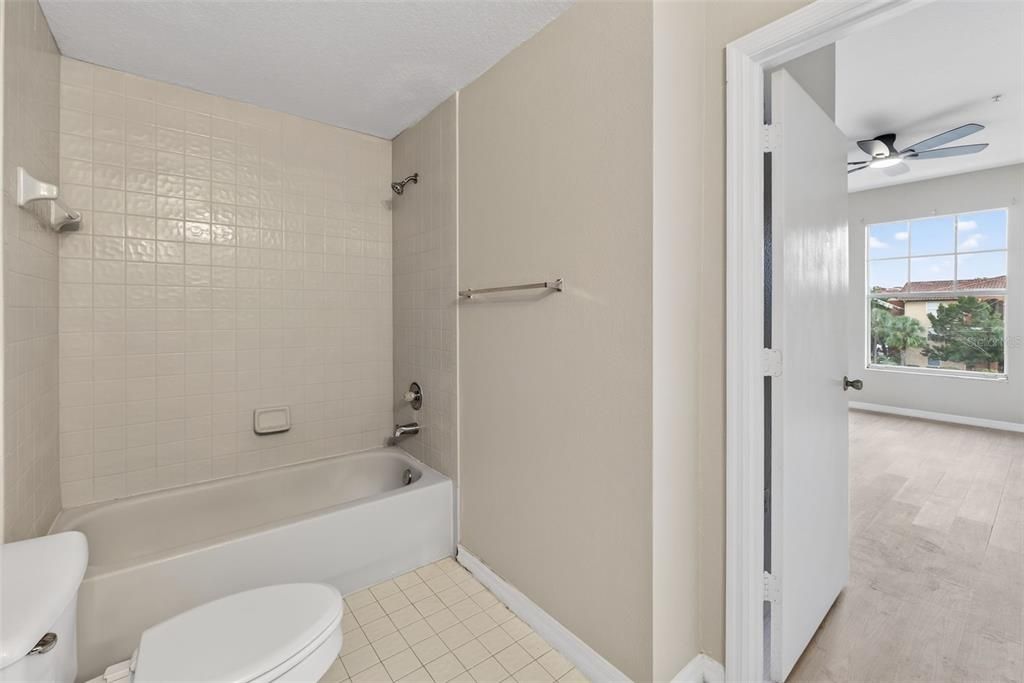 На продажу: $138,000 (2 спален, 2 ванн, 1073 Квадратных фут)