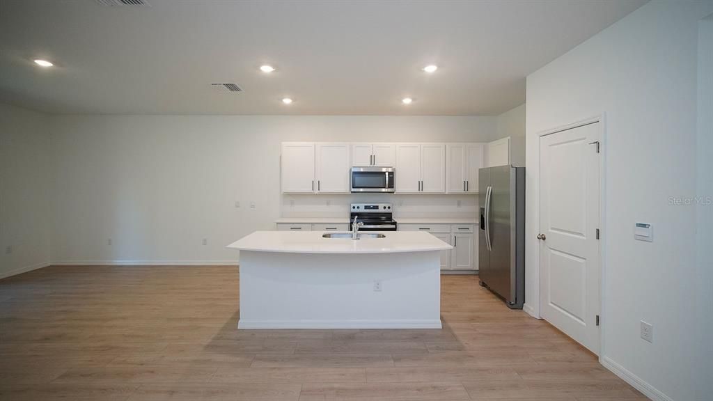 For Rent: $2,200 (3 beds, 2 baths, 1673 Square Feet)