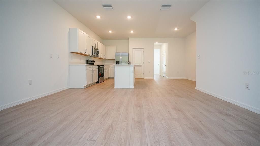 For Rent: $2,200 (3 beds, 2 baths, 1673 Square Feet)