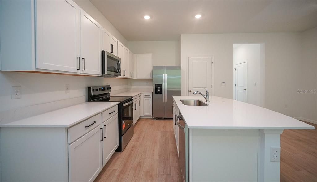 For Rent: $2,200 (3 beds, 2 baths, 1673 Square Feet)