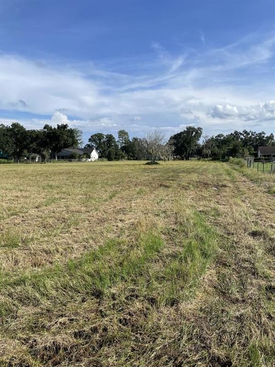待售: $395,000 (2.15 acres)
