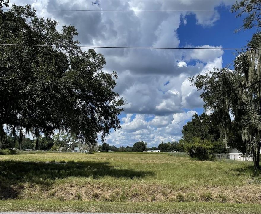 待售: $395,000 (2.15 acres)