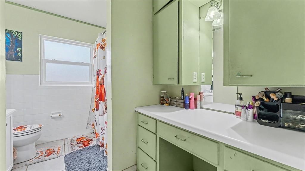 Activo con contrato: $199,500 (3 camas, 1 baños, 1170 Pies cuadrados)