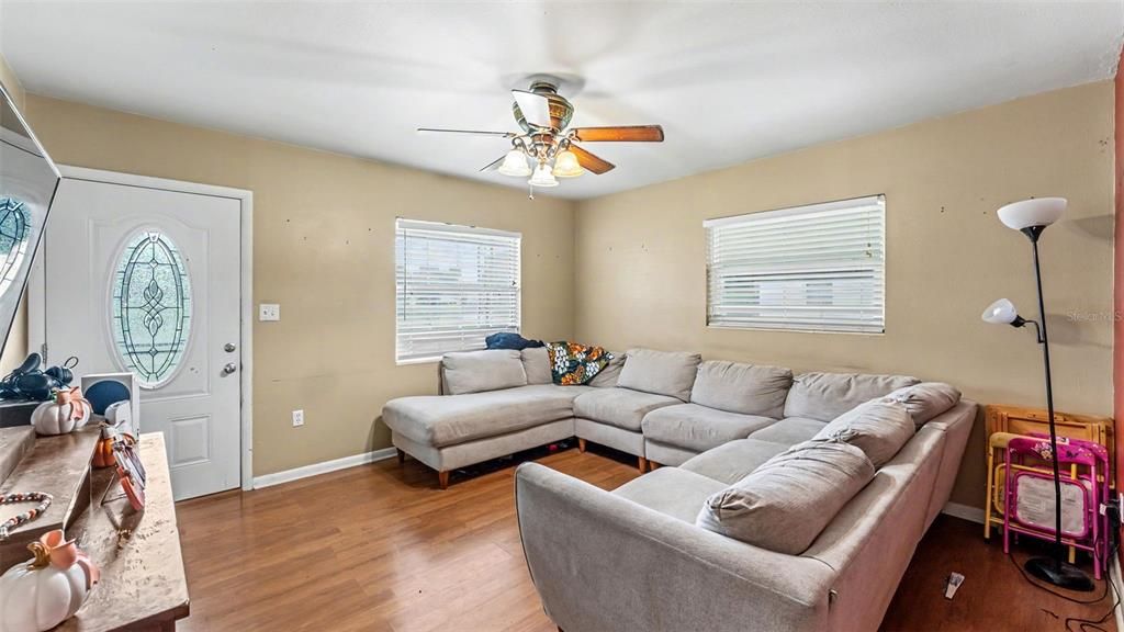 Activo con contrato: $199,500 (3 camas, 1 baños, 1170 Pies cuadrados)