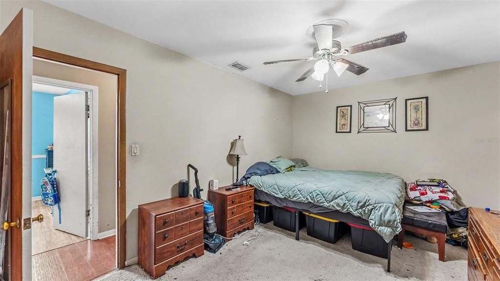 Activo con contrato: $199,500 (3 camas, 1 baños, 1170 Pies cuadrados)