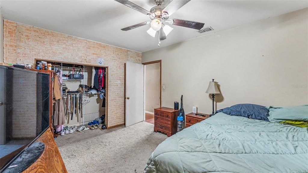 Activo con contrato: $199,500 (3 camas, 1 baños, 1170 Pies cuadrados)