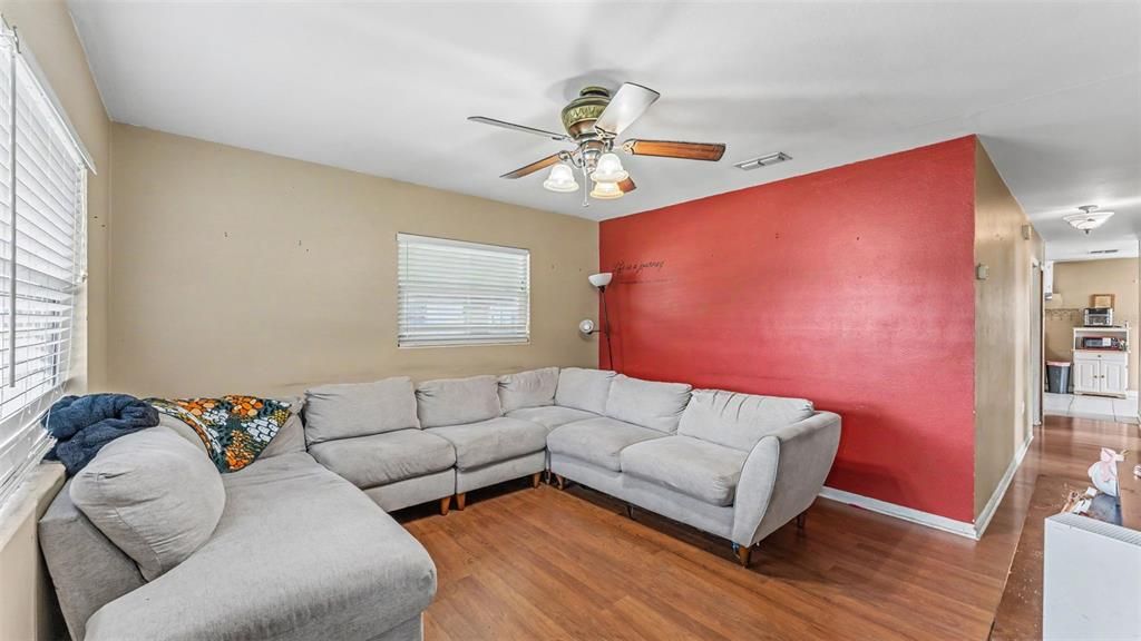 Activo con contrato: $199,500 (3 camas, 1 baños, 1170 Pies cuadrados)