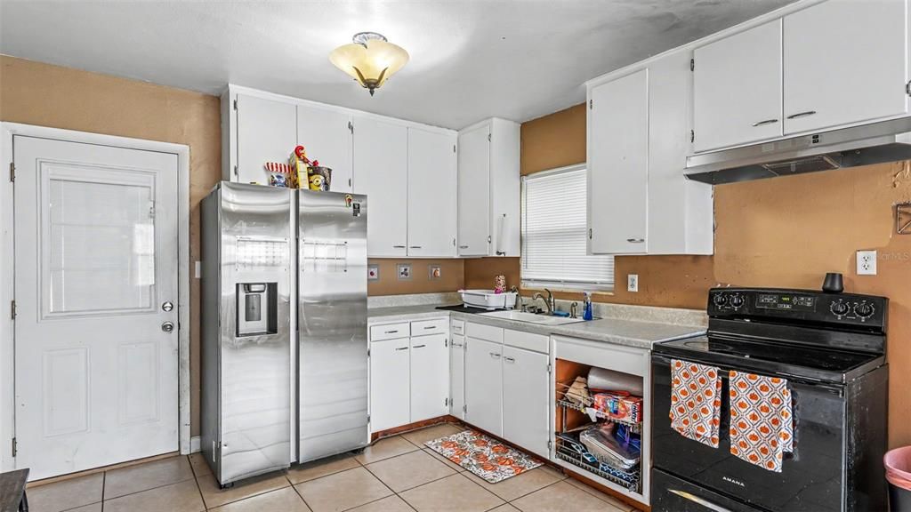 Activo con contrato: $199,500 (3 camas, 1 baños, 1170 Pies cuadrados)