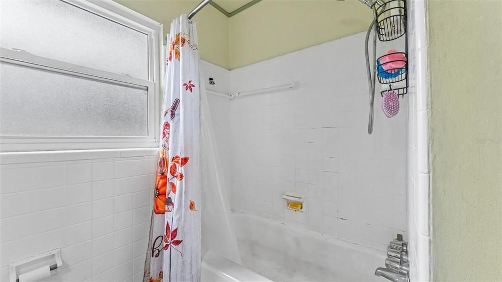 Activo con contrato: $199,500 (3 camas, 1 baños, 1170 Pies cuadrados)