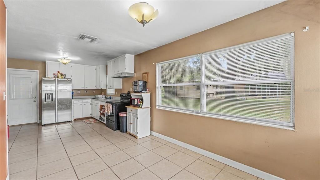 Activo con contrato: $199,500 (3 camas, 1 baños, 1170 Pies cuadrados)