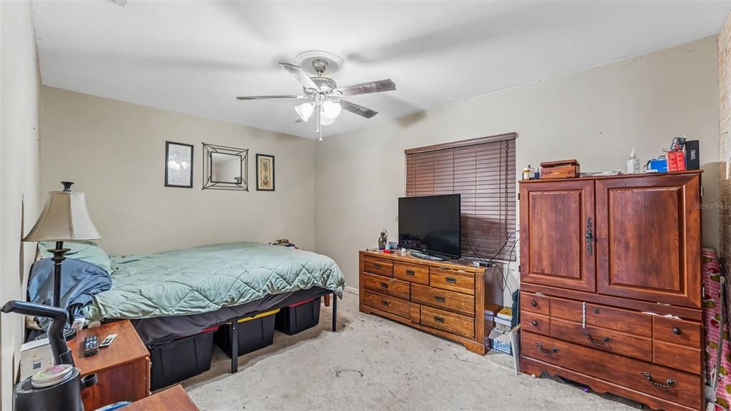 Activo con contrato: $199,500 (3 camas, 1 baños, 1170 Pies cuadrados)