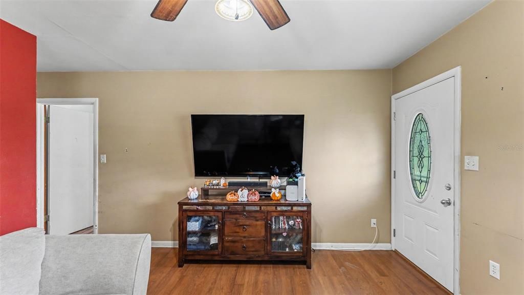Activo con contrato: $199,500 (3 camas, 1 baños, 1170 Pies cuadrados)