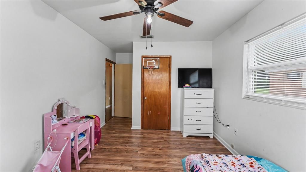 Activo con contrato: $199,500 (3 camas, 1 baños, 1170 Pies cuadrados)