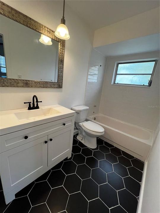 For Rent: $1,800 (2 beds, 1 baths, 750 Square Feet)