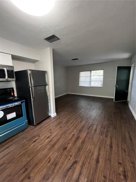 For Rent: $1,800 (2 beds, 1 baths, 750 Square Feet)