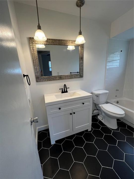 For Rent: $1,800 (2 beds, 1 baths, 750 Square Feet)