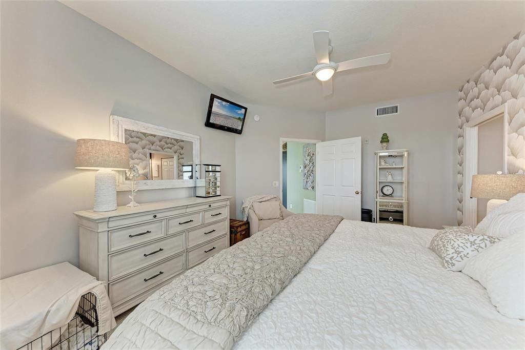 For Sale: $315,000 (2 beds, 2 baths, 1674 Square Feet)