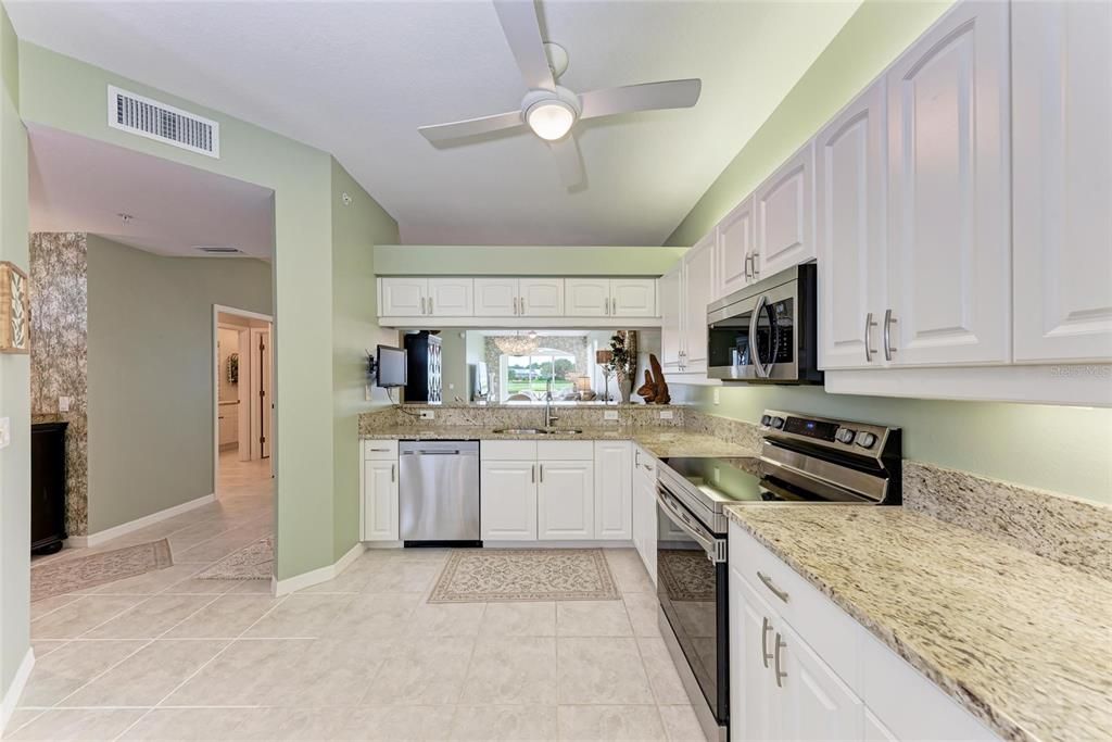 For Sale: $315,000 (2 beds, 2 baths, 1674 Square Feet)