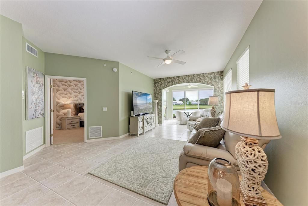For Sale: $315,000 (2 beds, 2 baths, 1674 Square Feet)
