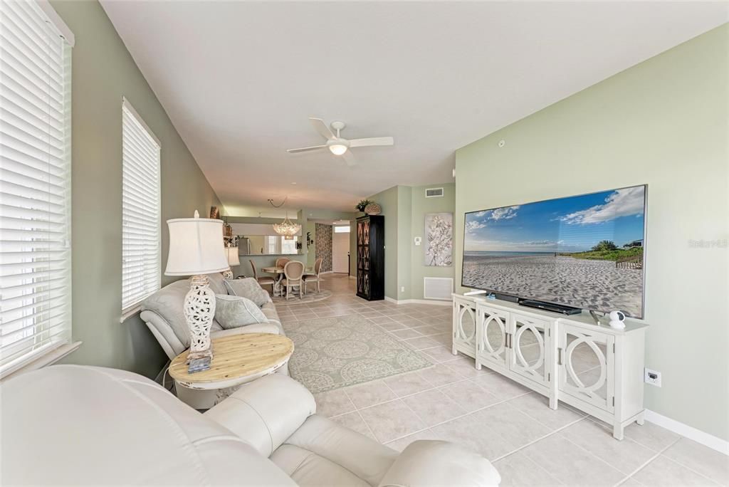 For Sale: $315,000 (2 beds, 2 baths, 1674 Square Feet)