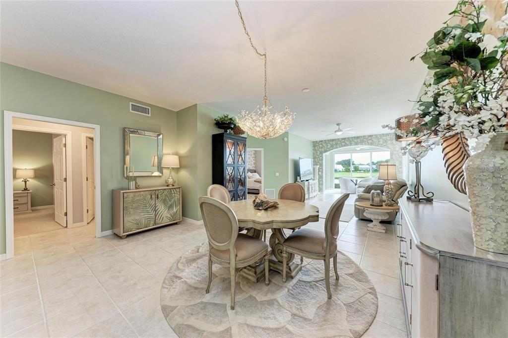For Sale: $315,000 (2 beds, 2 baths, 1674 Square Feet)