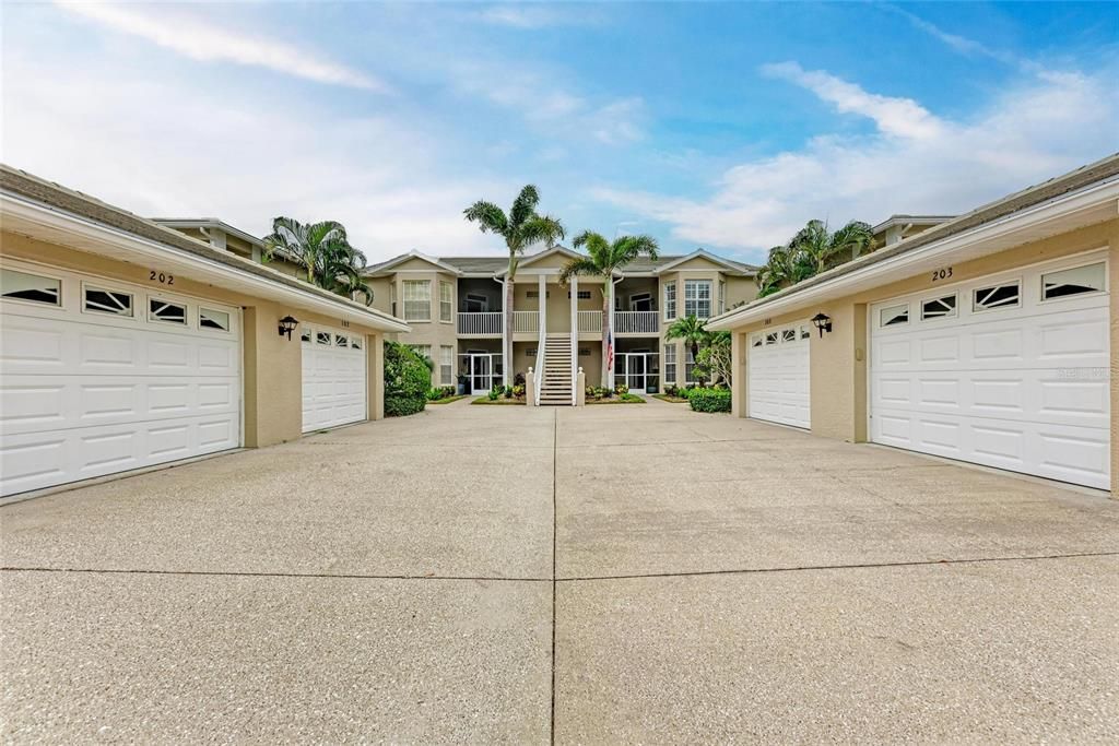 For Sale: $315,000 (2 beds, 2 baths, 1674 Square Feet)