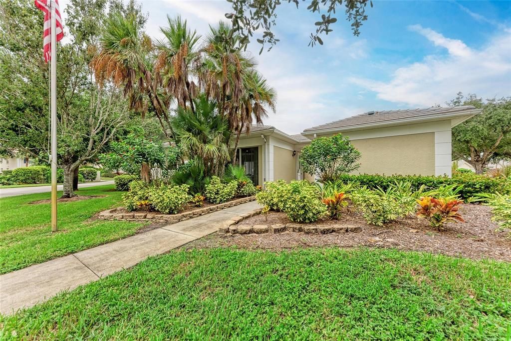 For Sale: $315,000 (2 beds, 2 baths, 1674 Square Feet)