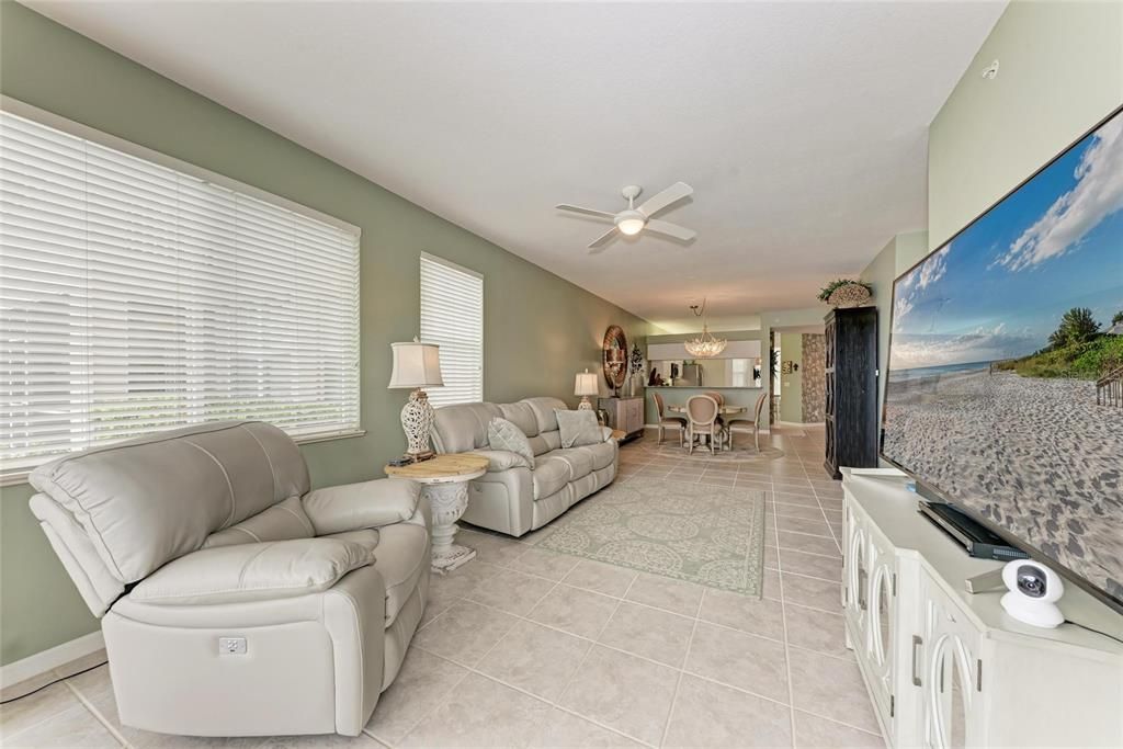 For Sale: $315,000 (2 beds, 2 baths, 1674 Square Feet)
