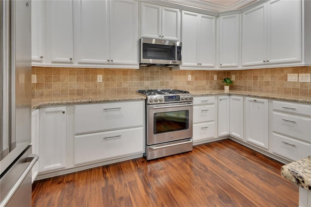 For Sale: $419,900 (3 beds, 2 baths, 2005 Square Feet)