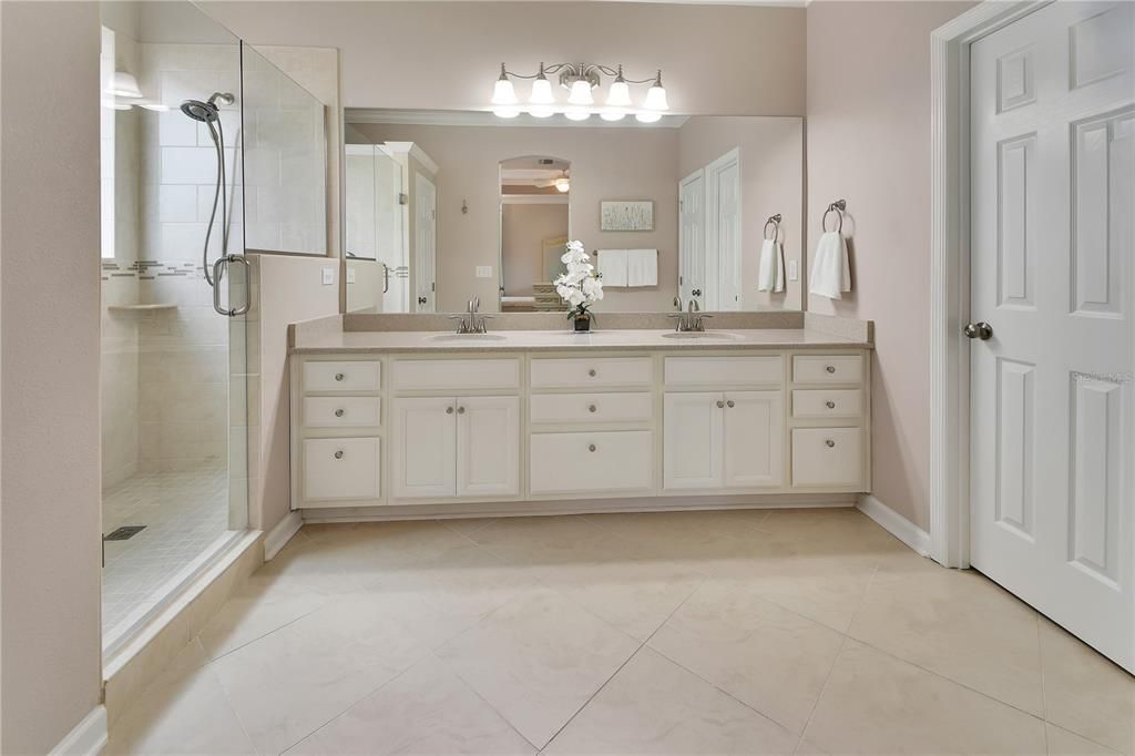 For Sale: $419,900 (3 beds, 2 baths, 2005 Square Feet)