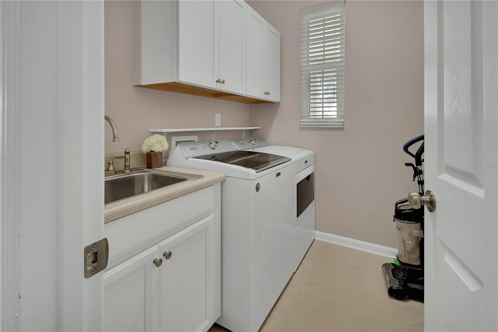 For Sale: $419,900 (3 beds, 2 baths, 2005 Square Feet)