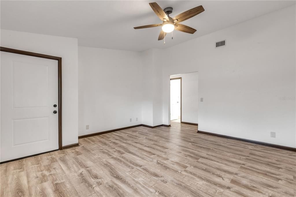 На продажу: $179,900 (2 спален, 2 ванн, 975 Квадратных фут)