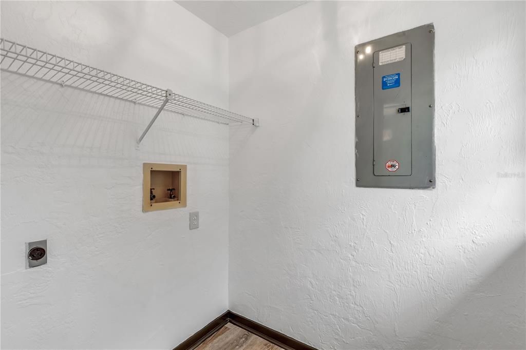 На продажу: $179,900 (2 спален, 2 ванн, 975 Квадратных фут)