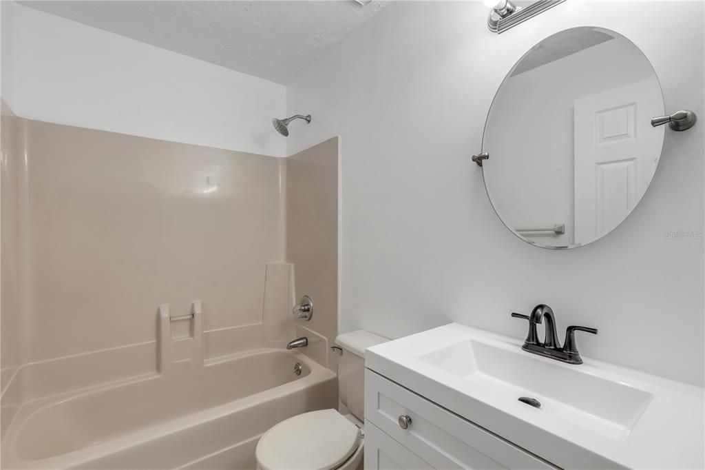 На продажу: $179,900 (2 спален, 2 ванн, 975 Квадратных фут)