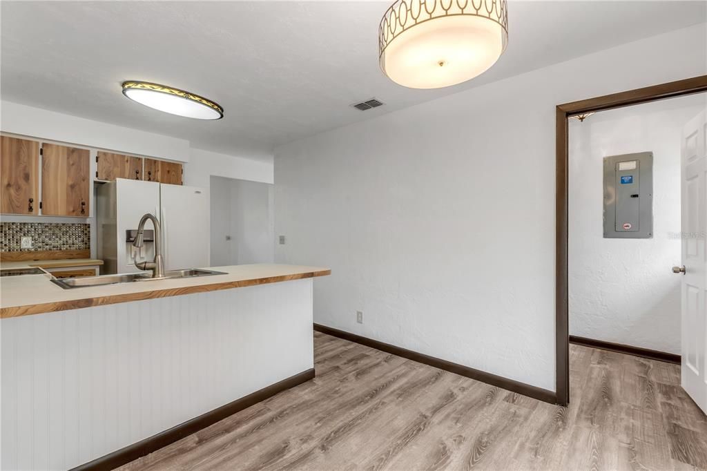 На продажу: $179,900 (2 спален, 2 ванн, 975 Квадратных фут)