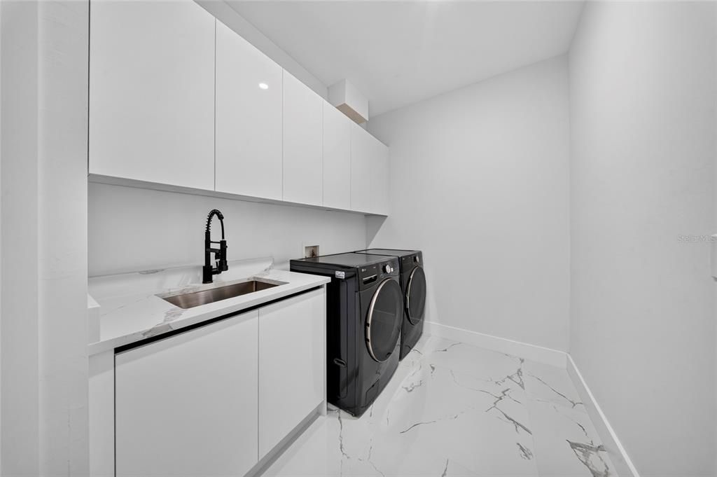 En Venta: $629,000 (4 camas, 3 baños, 2041 Pies cuadrados)