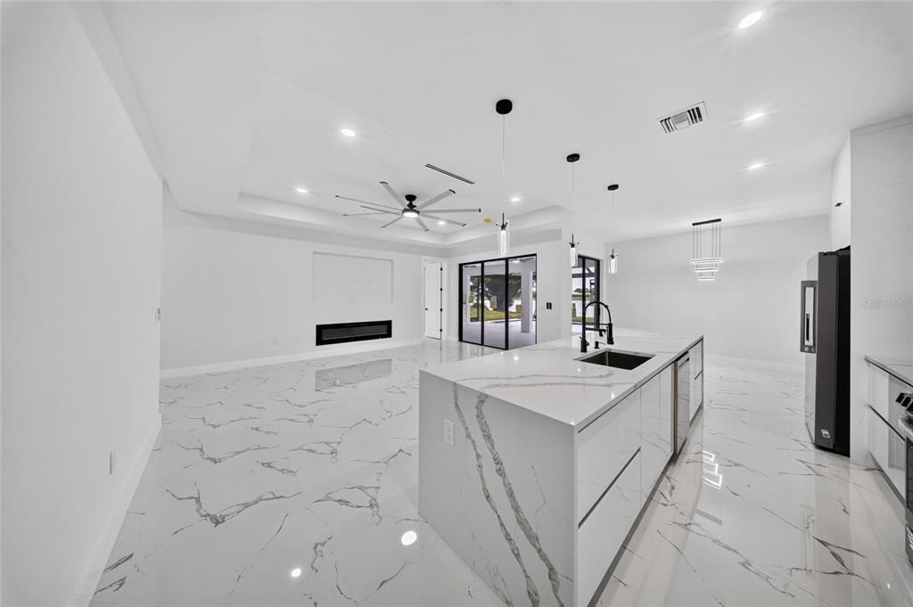 En Venta: $629,000 (4 camas, 3 baños, 2041 Pies cuadrados)