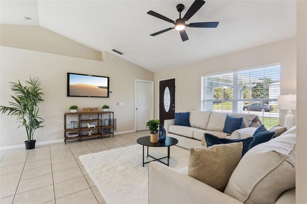 For Sale: $279,000 (3 beds, 2 baths, 1153 Square Feet)
