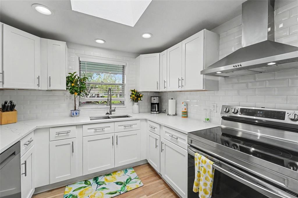 For Sale: $525,000 (3 beds, 2 baths, 1550 Square Feet)