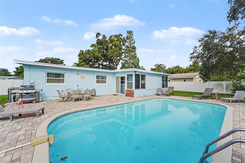 For Sale: $525,000 (3 beds, 2 baths, 1550 Square Feet)
