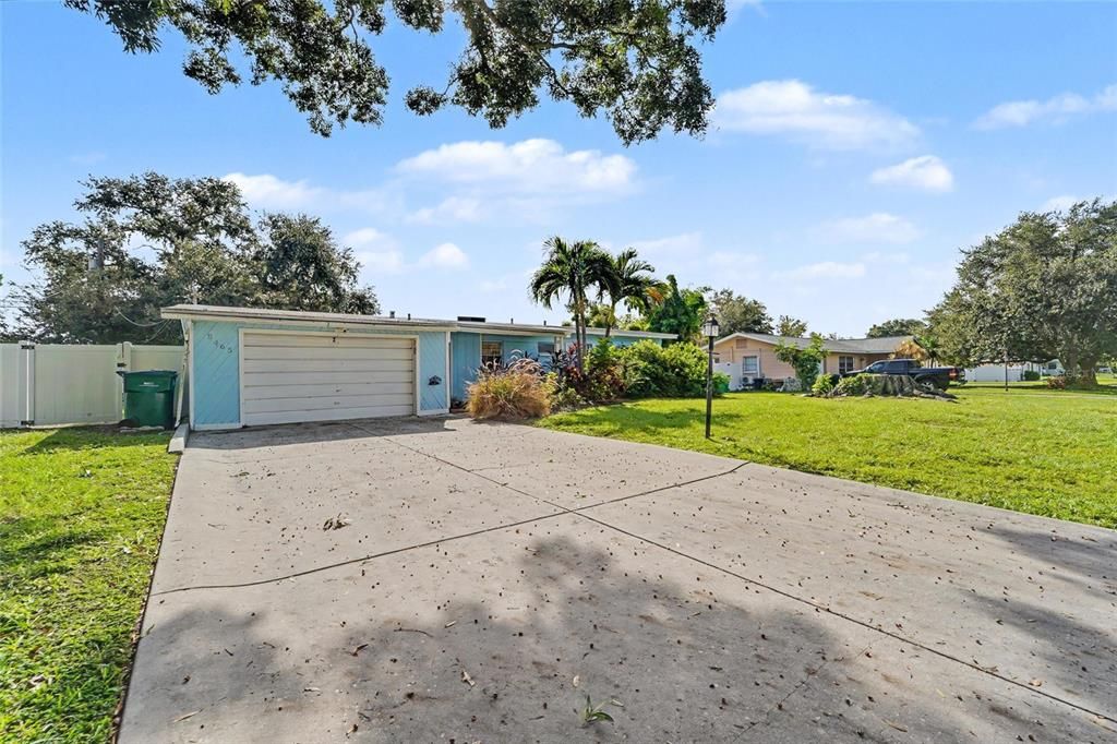 For Sale: $525,000 (3 beds, 2 baths, 1550 Square Feet)