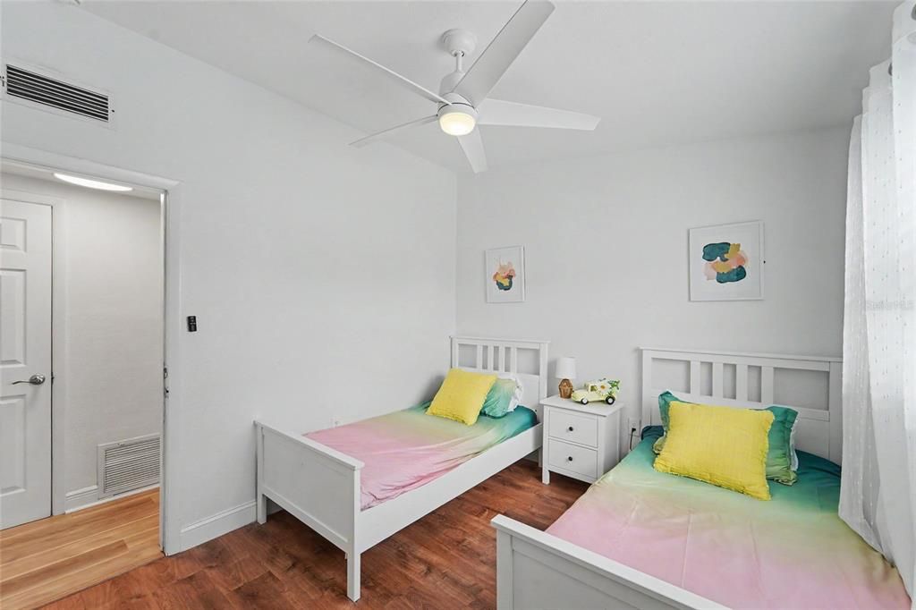 For Sale: $525,000 (3 beds, 2 baths, 1550 Square Feet)