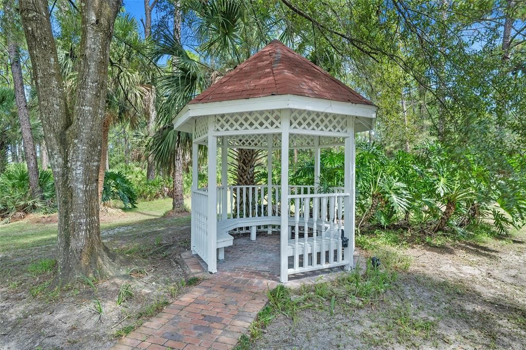 En Venta: $899,000 (4 camas, 2 baños, 3001 Pies cuadrados)