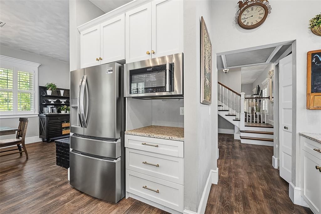 En Venta: $899,000 (4 camas, 2 baños, 3001 Pies cuadrados)
